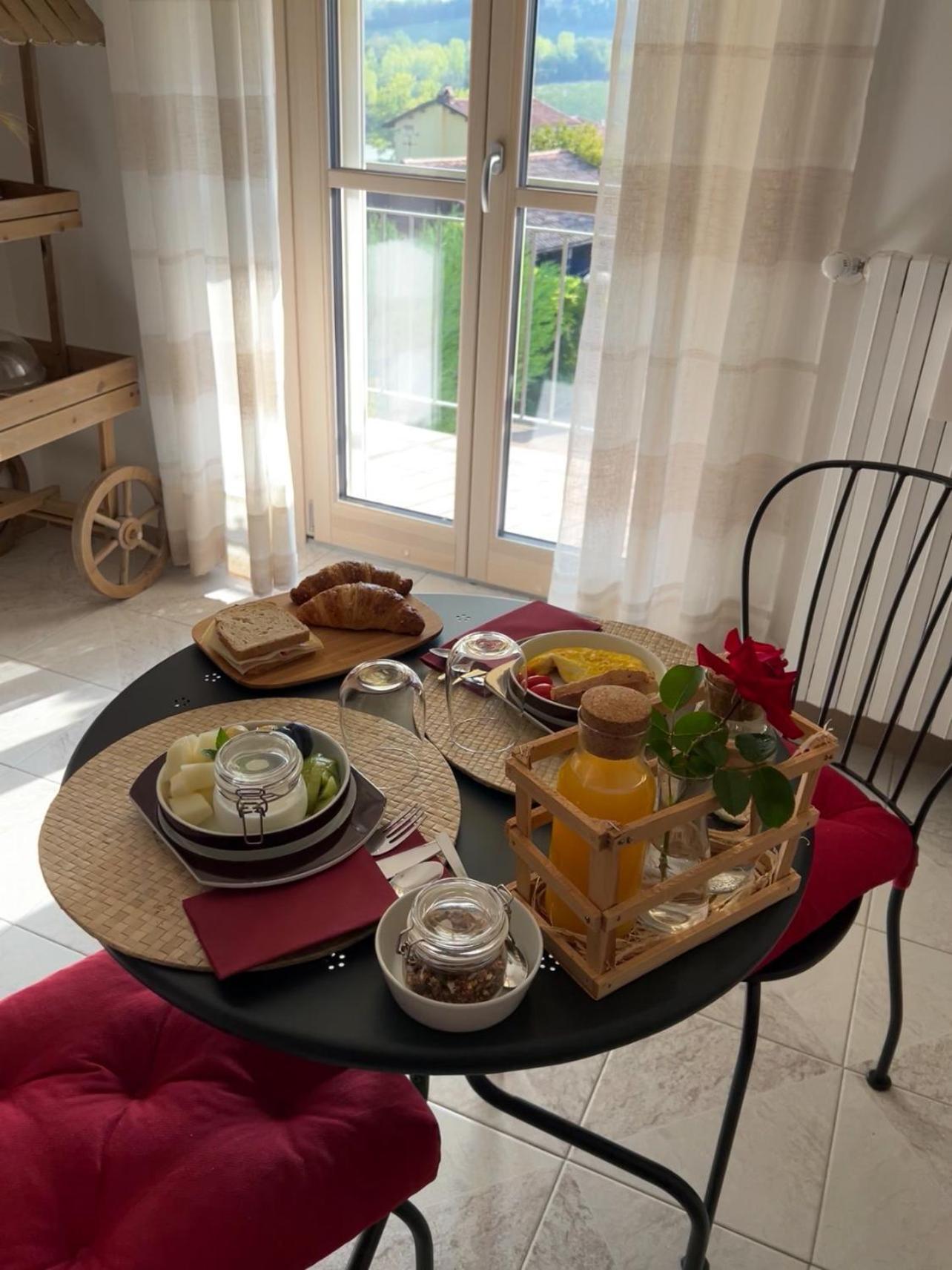 Bed and Breakfast Cascina Il Volo Moncalvo Exterior foto