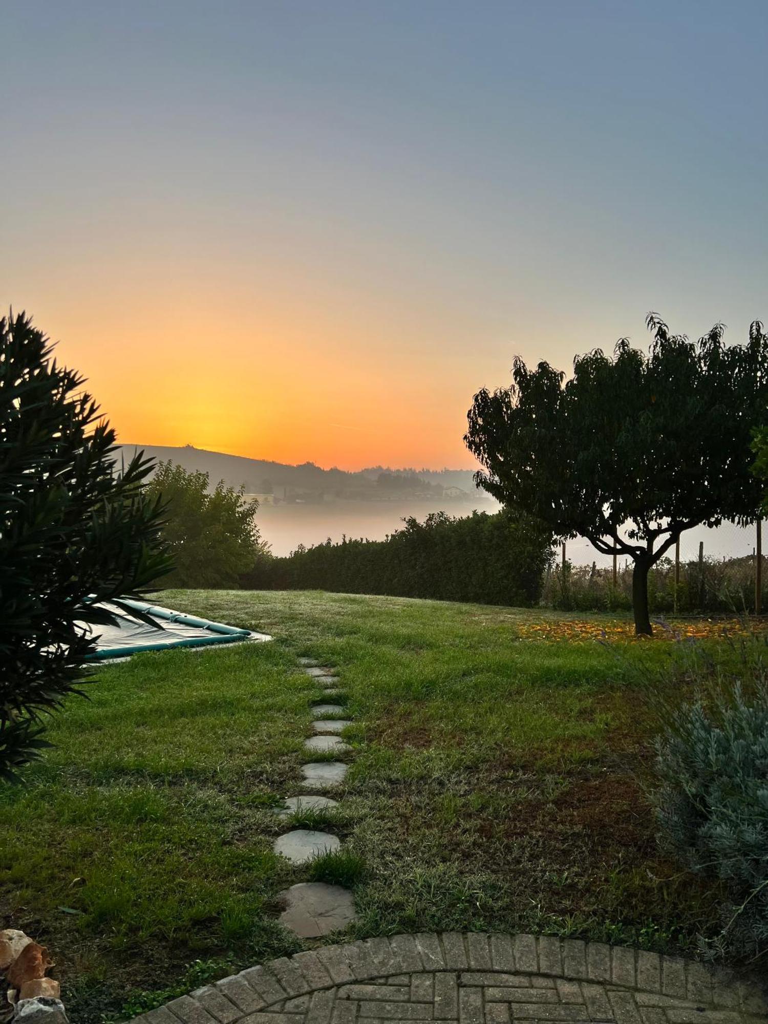 Bed and Breakfast Cascina Il Volo Moncalvo Exterior foto